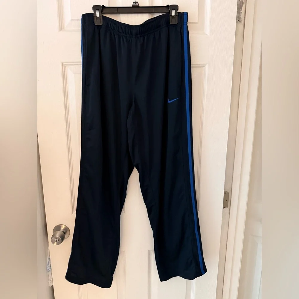 Nike Men's Dark Blue Joggers with Stripe Accents - Picture 6 of 9